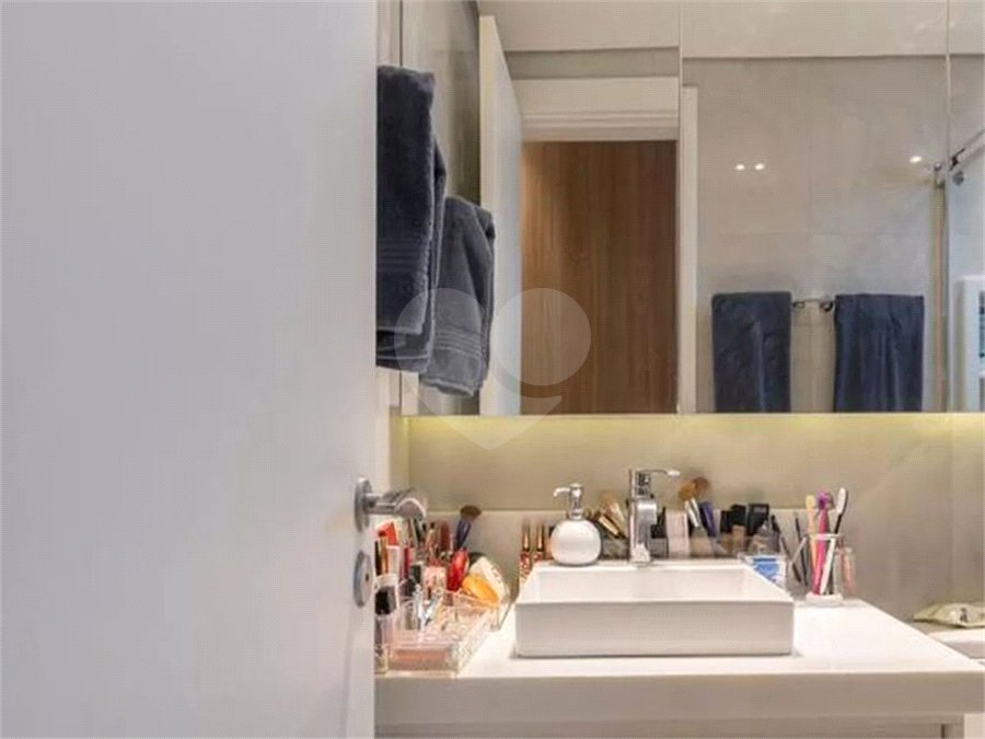 Apartamento à venda com 2 quartos, sendo 1 suíte, em Vila Olímpia, São Paulo, SP