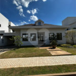 Casa à venda com 4 quartos, sendo 2 suítes,  no condomínio Florais Itália, Cuiabá - MT