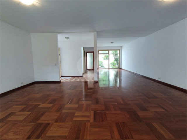 Casa para alugar com 4 quartos, sendo 2 suítes,  no condomínio Comendador Elias Zarzur, São Paulo - SP