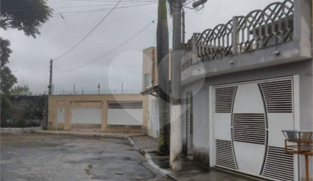 Casa à venda com 5 quartos, sendo 1 suíte,  em Jardim Márcia, Suzano, SP