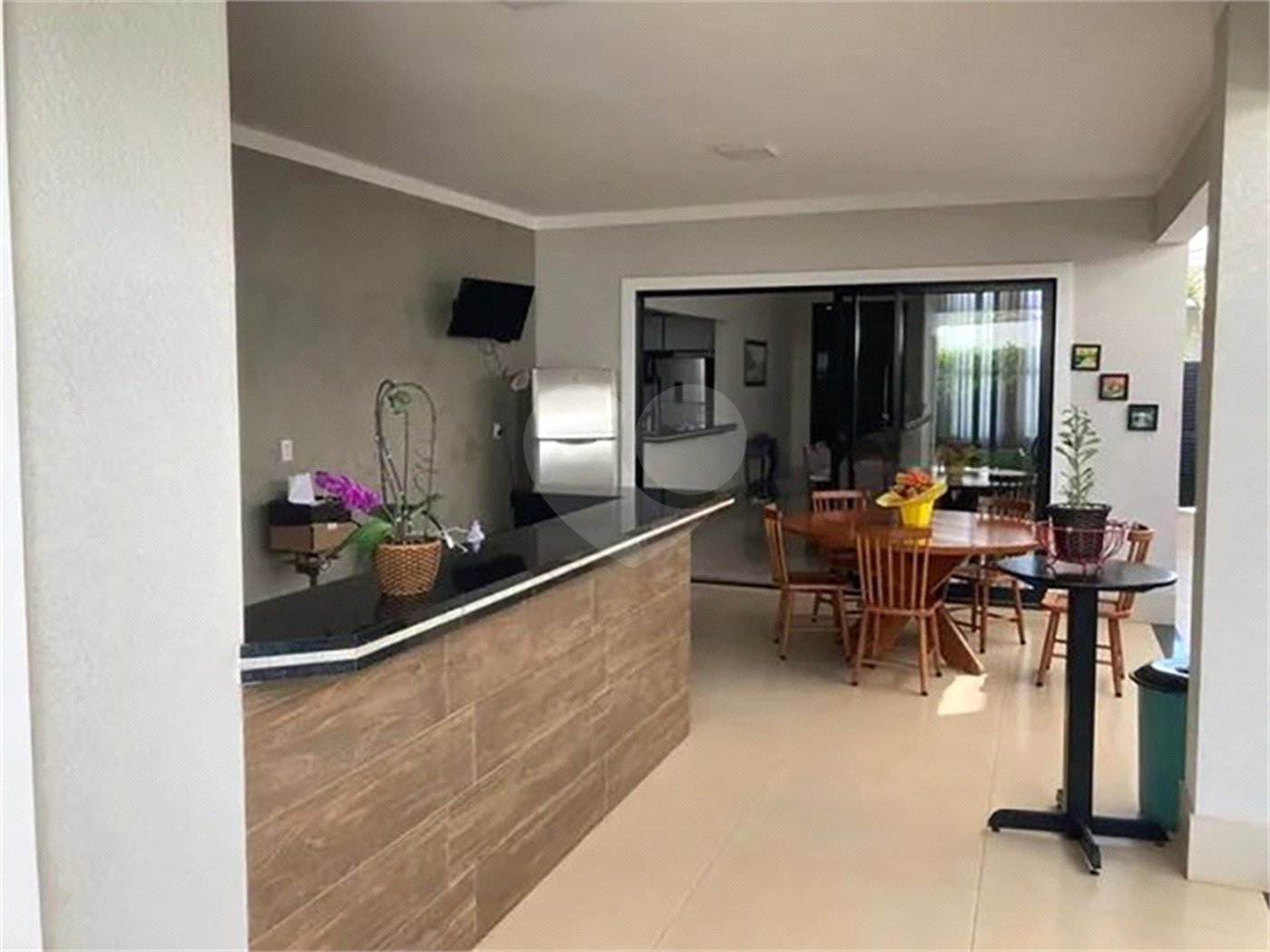 Casa à venda com 3 suítes no condomínio Terras do Cancioneiro, Paulínia - SP