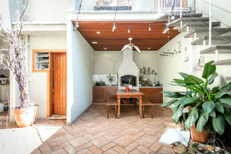 Casa de Vila à venda com 3 quartos, sendo 1 suíte, em Campo Belo, São Paulo, SP