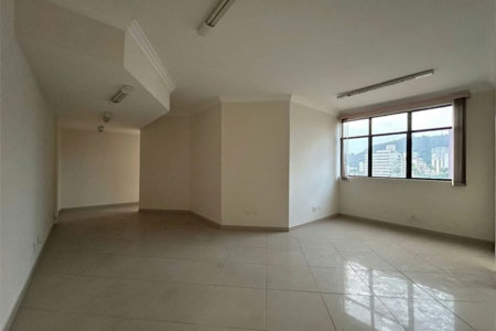Sala Comercial à Venda no Gonzaga – Avenida Ana Costa – Santos/Sp