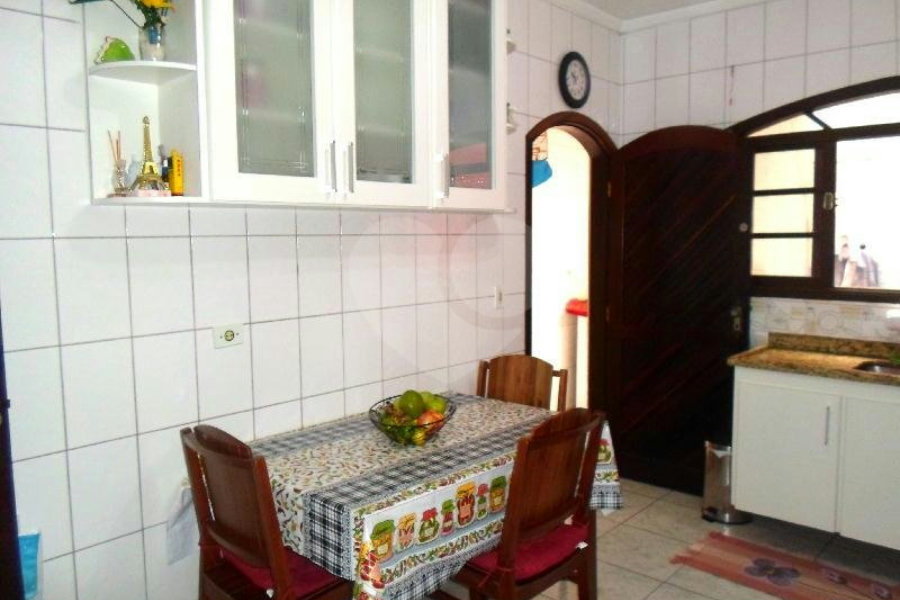 Sobrado à venda com 3 suítes em Vila Galvão, Guarulhos, SP