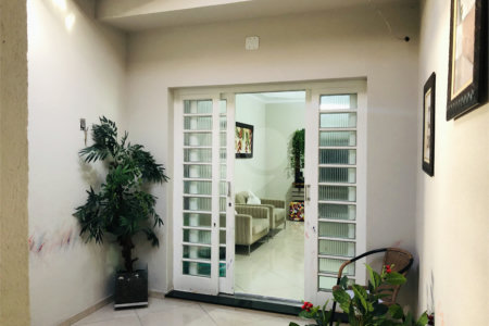 Casa à venda com 3 quartos, sendo 1 suíte, em Vila Suissa, Mogi das Cruzes, SP