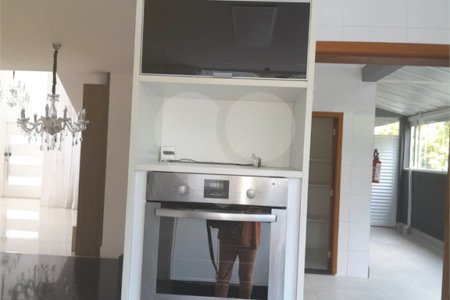Casa à venda ou para alugar com 4 suítes em Chácaras São Carlos, Cotia, SP