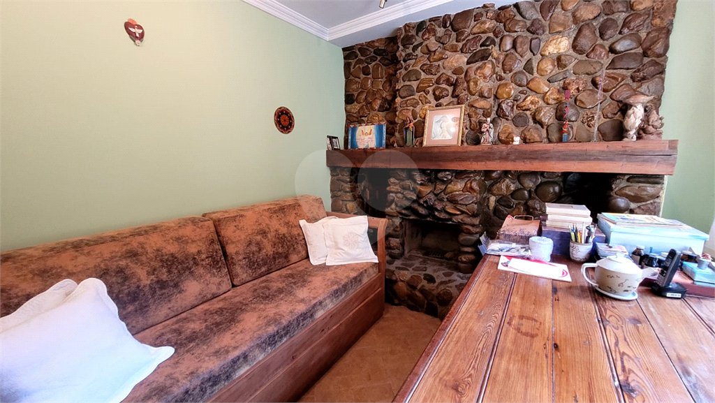 Casa à venda ou para alugar com 4 quartos, sendo 3 suítes, no condomínio Associação Reserva das Hortênsias, Mairiporã - SP