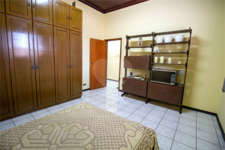 Sobrado à venda com 5 quartos, sendo 3 suítes, no Centro, São Roque, SP