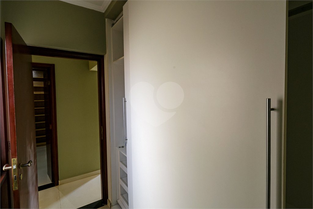 Casa com 4 quartos e ótimo espaço em local nobre no Alto da Boa Vista