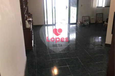 Excelente Casa a Venda no Bairro Jardim Esplanada, 3 dormitórios, sendo 2 suites São José do Campos