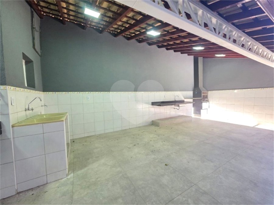 Casa à venda com 3 quartos, sendo 1 suíte, no condomínio Residencial Jardim das Palmeiras, Vinhedo - SP