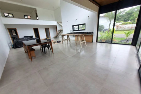 Casa à venda com 4 suítes no condomínio Park Lane, Guarujá - SP