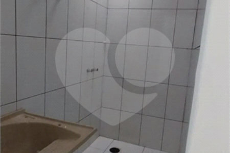 Sobrado à venda com 3 quartos, sendo 1 suíte,  em Jardim Regis, São Paulo, SP