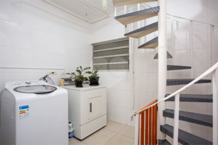 Casa à venda com 3 quartos, sendo 1 suíte, em Mirandópolis, São Paulo, SP