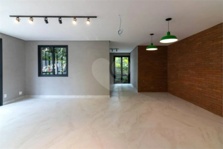 Apartamento à venda com 3 quartos, sendo 2 suítes, em Moema, São Paulo, SP