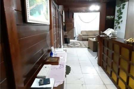 Sobrado à venda com 3 quartos, sendo 1 suíte,  no Centro, Vinhedo, SP