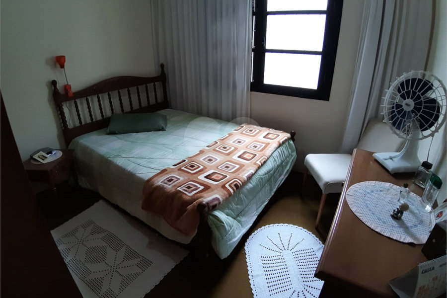 Sobrado à venda com 3 quartos, sendo 1 suíte,  em Jardim Floresta, São Paulo, SP