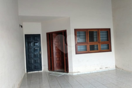 Casa à venda com 3 quartos, sendo 1 suíte,  em Vila Oliveira, Itapetininga, SP