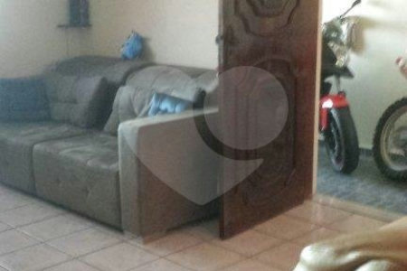 Casa à venda com 3 quartos, sendo 1 suíte, no condomínio Travessa Bruno Andreoni,16, São Paulo - SP