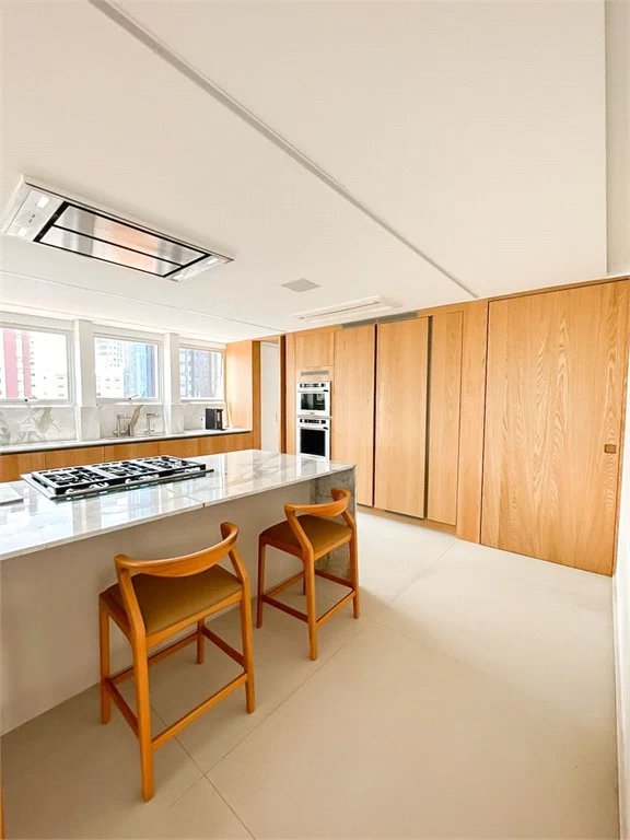 Apartamento à venda com 4 suítes em Vila Cordeiro, São Paulo, SP