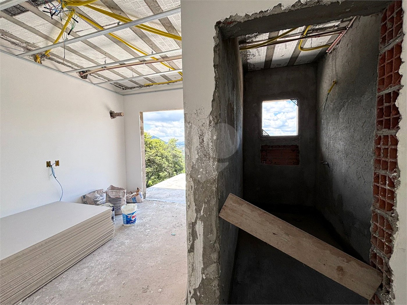 Casa à venda com 4 suítes no condomínio Itapora, Atibaia - SP