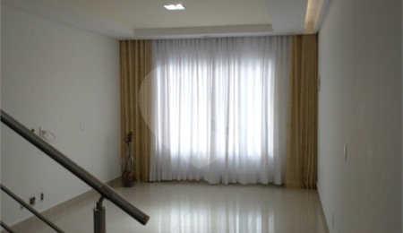 Sobrado à venda com 3 quartos, sendo 1 suíte,  em Vila Pita, São Paulo, SP