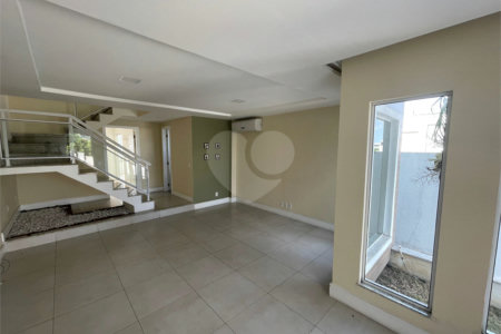 Casa à venda com 3 quartos, sendo 1 suíte, no condomínio Residencial Green Ville, Rio de Janeiro - RJ