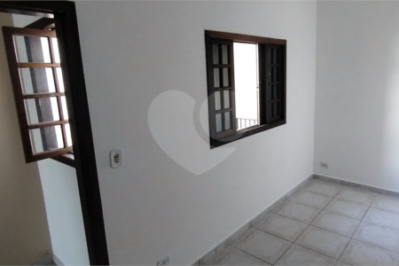 Sobrado à venda com 4 quartos, sendo 1 suíte, em Vila Nivi, São Paulo, SP