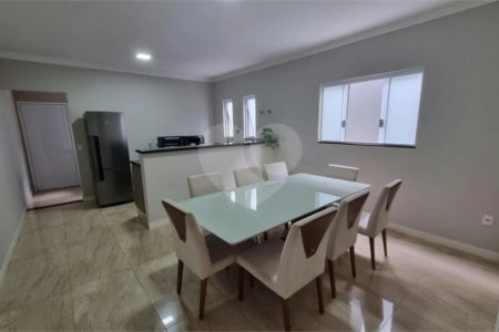 Casa à venda com 3 quartos, sendo 1 suíte, em Jardim Novo Mundo, Várzea Paulista, SP