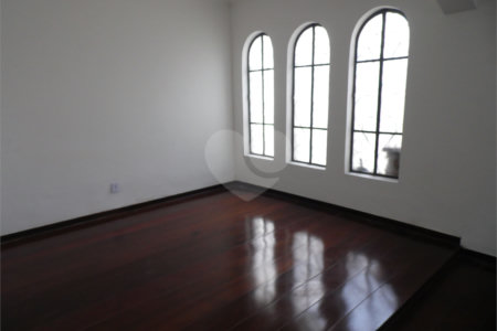 Casa à venda com 5 quartos, sendo 3 suítes, em Vila São Francisco, São Paulo, SP