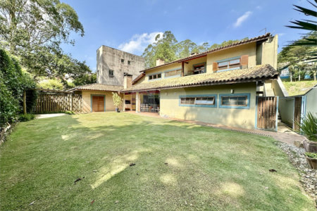 Casa à venda com 4 suítes no condomínio Parque das Artes, Embu das Artes - SP