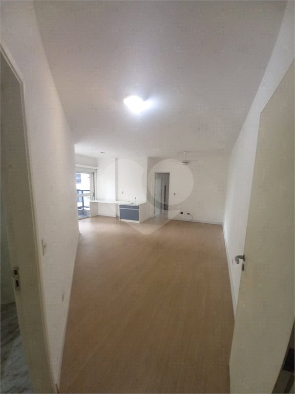 Apartamento à venda com 3 quartos, sendo 1 suíte,  em Vila Olímpia, São Paulo, SP