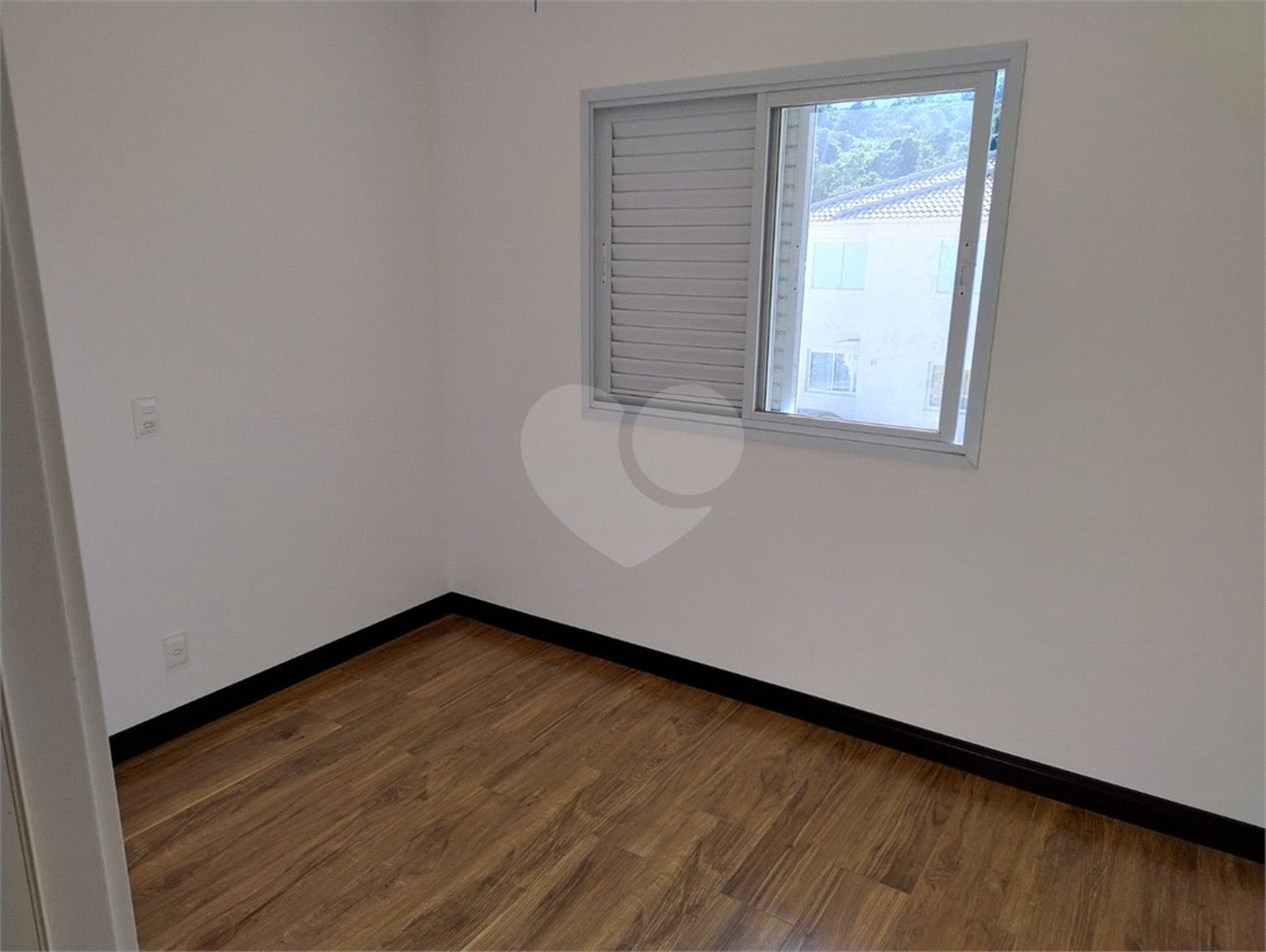 Casa para alugar com 3 quartos, sendo 1 suíte, no condomínio Vila Quinta dos Manacás, Vinhedo - SP