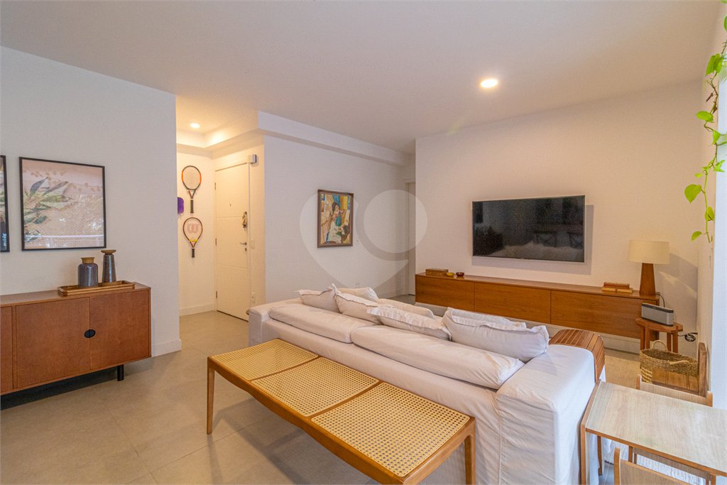 Apartamento à venda com 3 quartos, sendo 1 suíte,  em Morumbi, São Paulo, SP