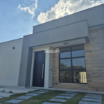 Casa térrea à venda com 4 quartos, sendo 2 suítes, no condomínio Alto da Floresta, Bom Jesus dos Perdões - SP