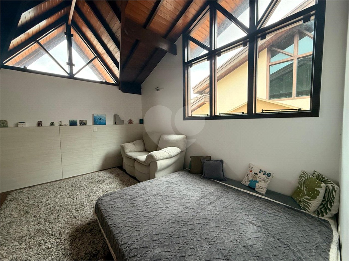 Casa à venda com 4 quartos, sendo 2 suítes, no condomínio Florada da Serra, São Paulo - SP