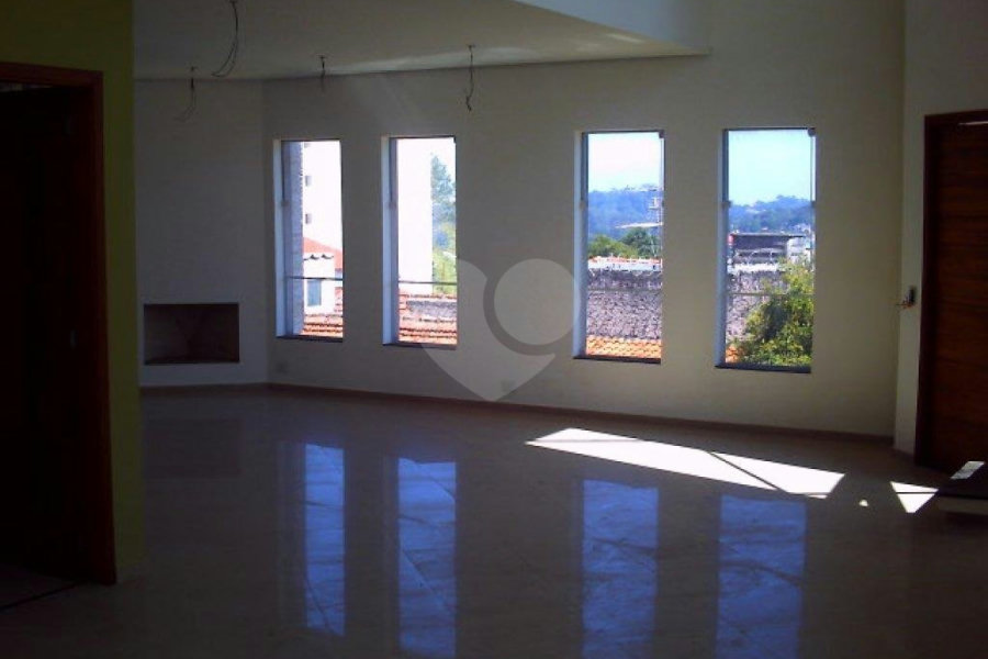 Sobrado à venda com 3 quartos, sendo 1 suíte, em Vila Irmãos Arnoni, São Paulo, SP