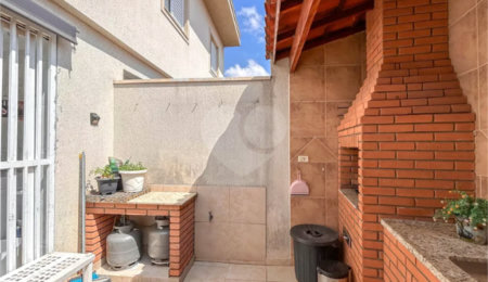 Sobrado à venda com 3 quartos, sendo 1 suíte,  em Vila Mangalot, São Paulo, SP