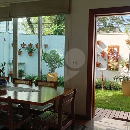 Sobrado à venda com 4 quartos, sendo 2 suítes,  em Vila Gilda, Santo André, SP