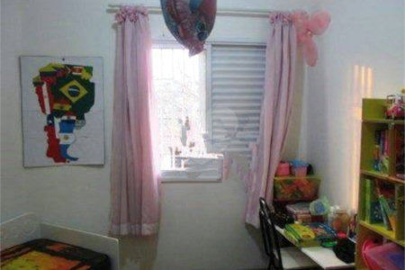 Casa à venda com 3 quartos, sendo 1 suíte, em Vila Nova Carolina, São Paulo, SP
