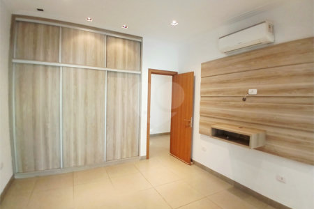 Casa Térrea à venda com 3 suítes em Anchieta, São Bernardo do Campo, SP