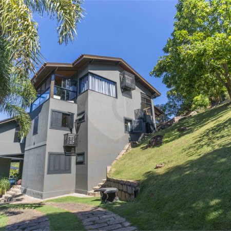 Casa à venda com 5 suítes no condomínio Vale da Santa Fé, Vinhedo - SP