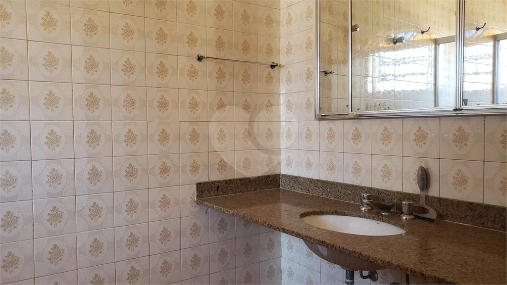 Casa Térrea à venda com 3 quartos, sendo 1 suíte,  em Campo Grande, São Paulo, SP