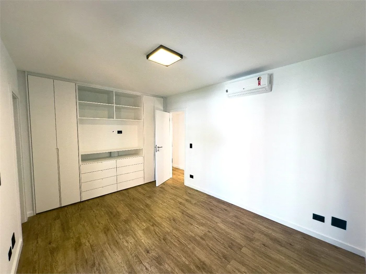 Cobertura à venda com 3 quartos, sendo 1 suíte,  em Vila Andrade, São Paulo, SP