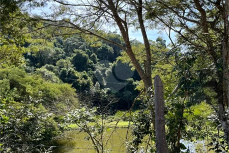 Sítio à venda com 4 quartos, sendo 2 suítes,  em Sorocamirim (canguera), São Roque, SP