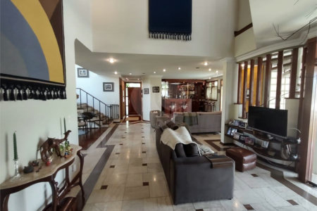 Casa à venda com 5 quartos, sendo 4 suítes, no condomínio Rancho Dirce, Sorocaba - SP