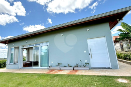 Casa à venda com 2 suítes em Loteamento de Chácaras Arumã, Sarapuí, SP