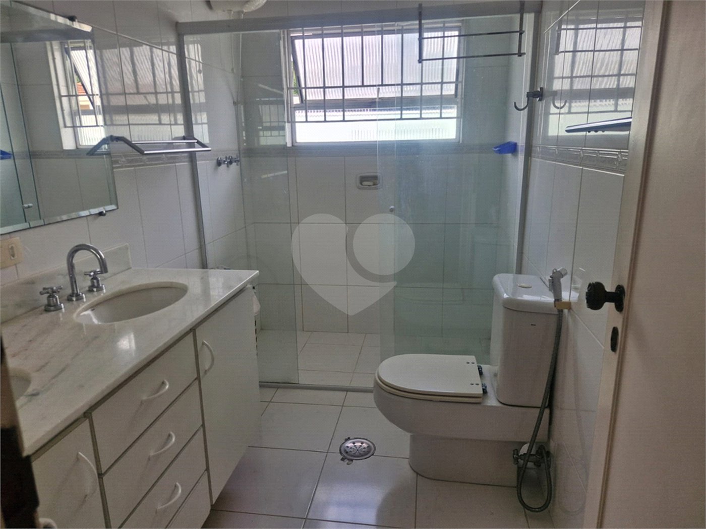 Casa à venda com 4 quartos, sendo 1 suíte, em Brooklin, São Paulo, SP