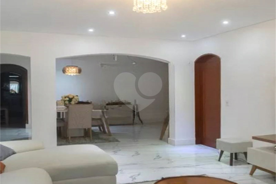 Sobrado à venda com 3 quartos, sendo 1 suíte, em Vila Nova Cachoeirinha, São Paulo, SP