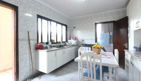 Casa Térrea à venda com 3 quartos, sendo 1 suíte, em Vila Alpina, São Paulo, SP
